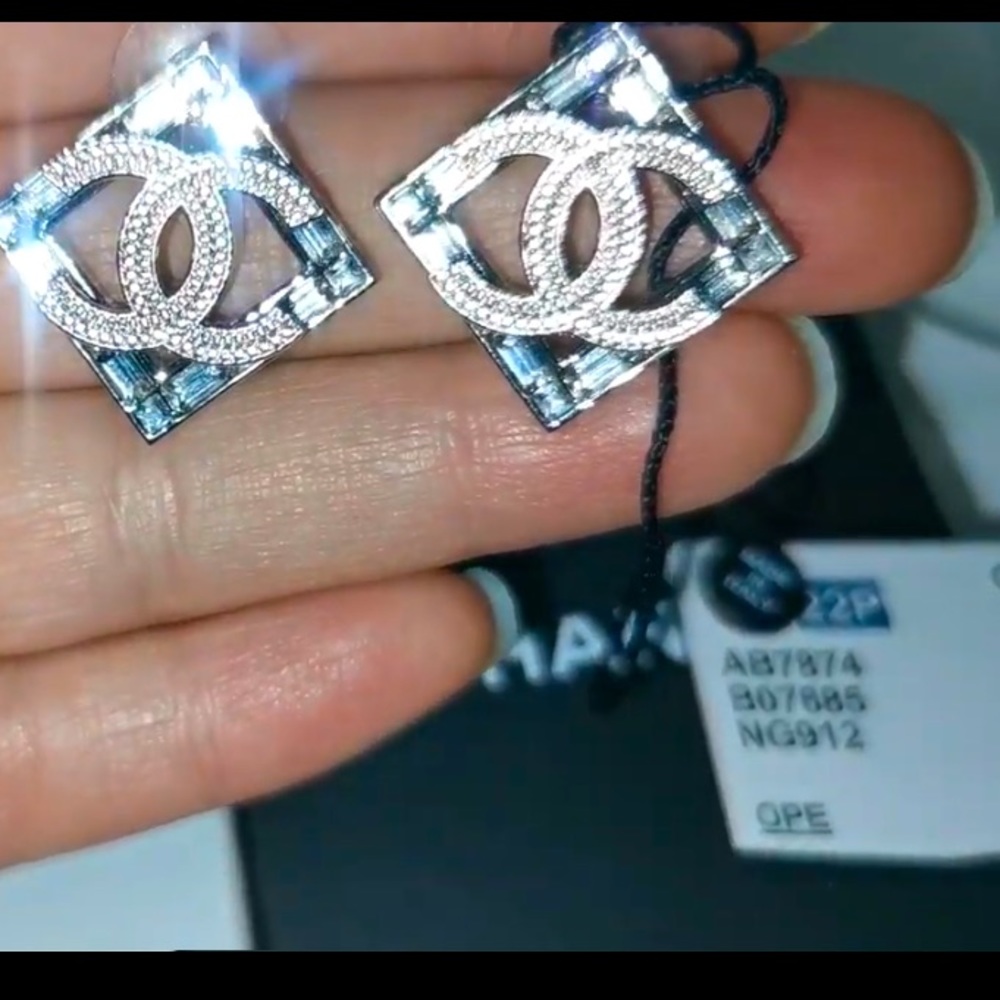 100% AUTHENTIC CHANEL CC 22P Huge XL Studs Silver Crystal Diamond Earrings NWT